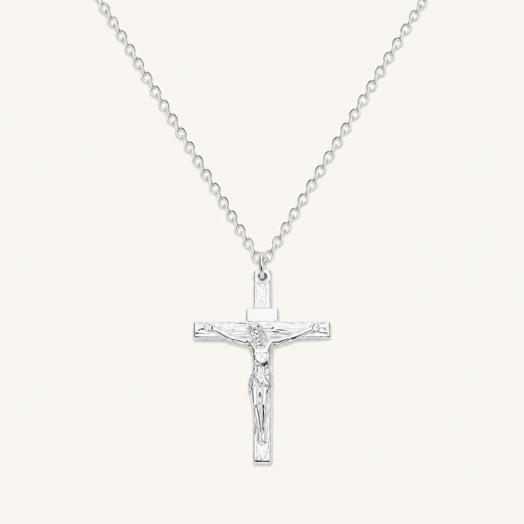 Collier Crucifix en finition Argent - Croix Catholique