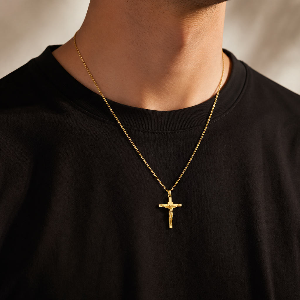 Collier Crucifix en finition Or - Croix Catholique
